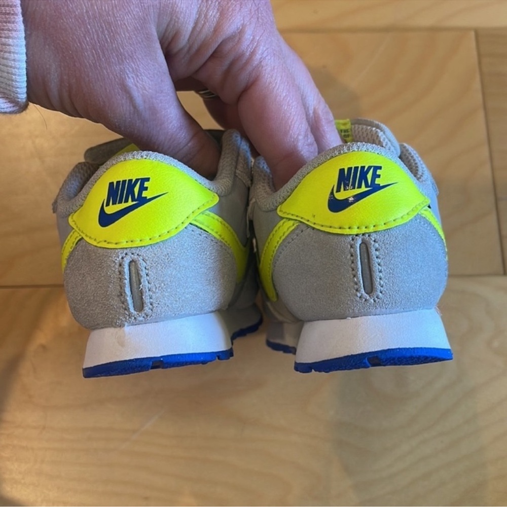 Nike Toddler MD Valient Sneakers Size 4C - Picture 4 of 7